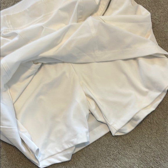 Elegant White Skirt - Picture 3 of 3